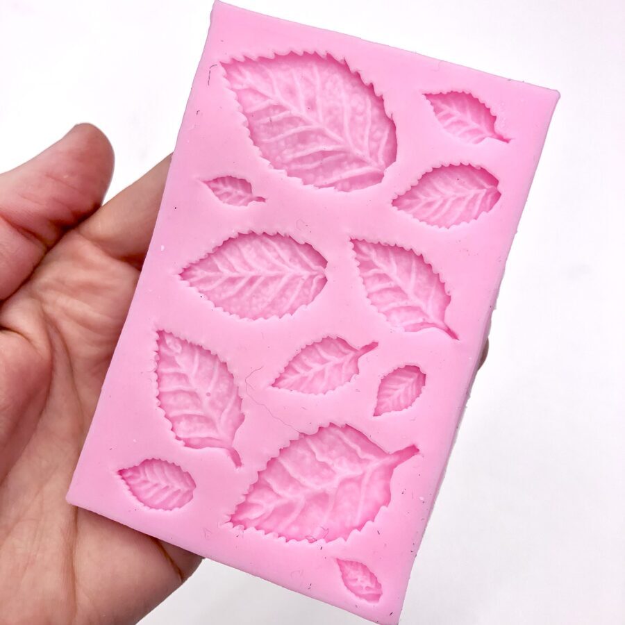 Silikona forma “Rožu lapas” (12 figūras)