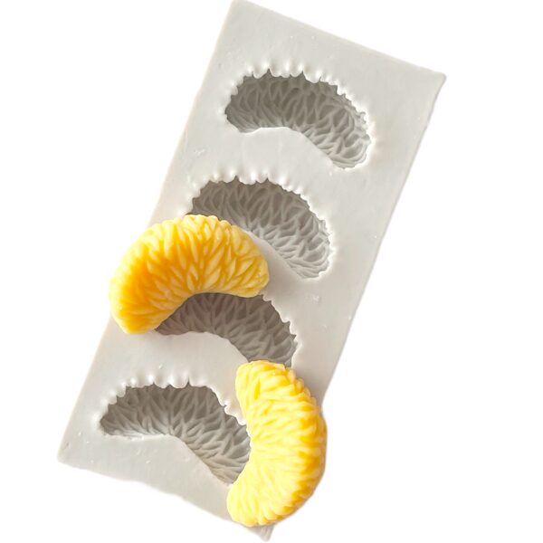 Силиконовая форма «Долька Мандарина» (4 дольки)